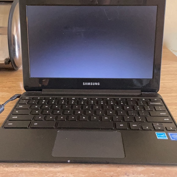 Samsung chrome book - Picture 4 of 8